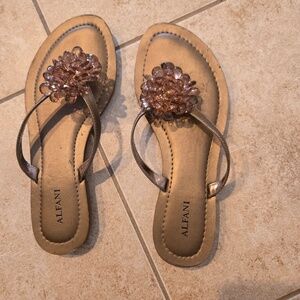 2 pair alfani flip flops